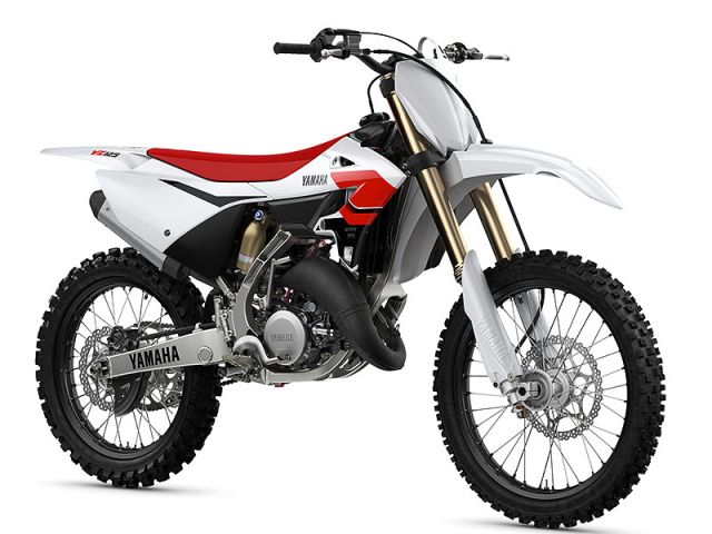 2026年 YZ125 70th Anniversary Edition パープリッシュホワイトソリッド1(カタログメイン)