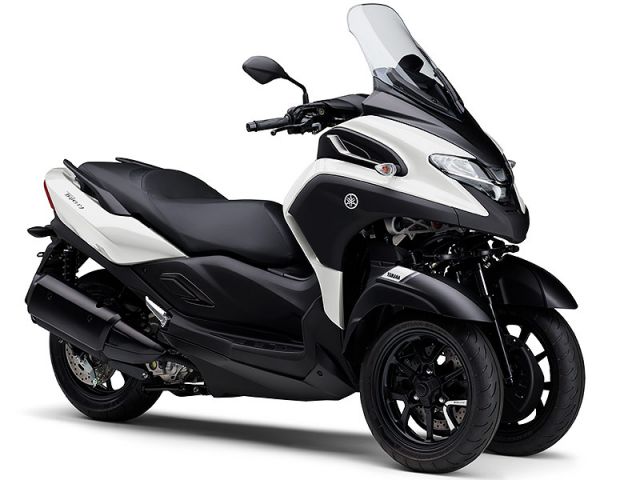2025年 TRICITY 300 ABS ホワイトメタリック6(カタログメイン)