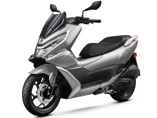 2025年 150SCソーラーシルバー