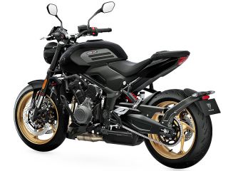 2026年 TRIDENT 800(リアビュー)