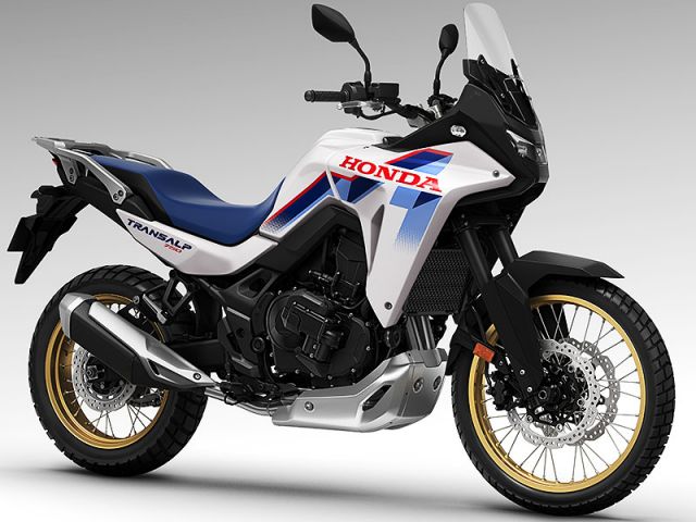 2026年 XL750 TRANSALP E-Clutch (カタログメイン)