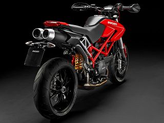 2010年 Hypermotard 796（リアビュー）
