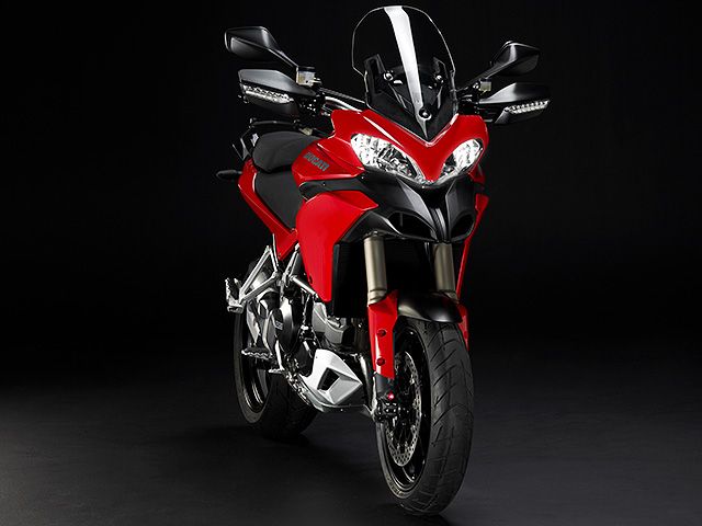 2010年 Multistrada 1200 レッド（カタログメイン）