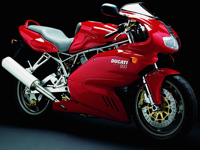 2001年 SuperSport 900 （フル・フェアリング）（カタログメイン）