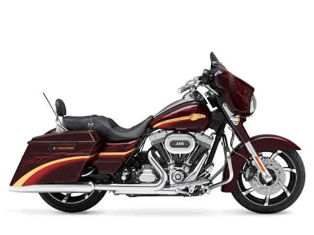 2010年 CVO FLHXSE Street Glide スパイスドラム（カタログメイン）