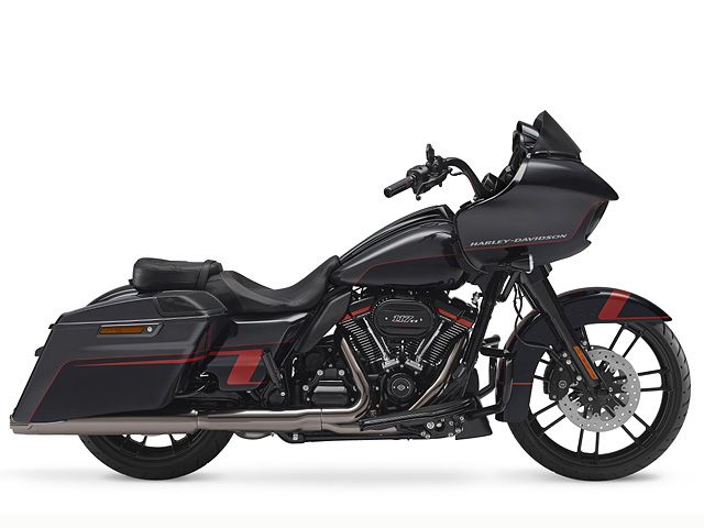 2018年 CVO FLTRXSE Road Glide (カタログメイン)