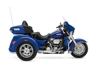 2017年 FLHTCUTG Tri Glide Ultraスーペリアブルー