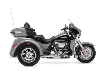 2017年 FLHTCUTG Tri Glide Ultraビレットシルバー/ビビッドブラック
