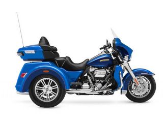 2017年 FLHTCUTG Tri Glide Ultraボンネビルブルー/ファーダムブルー