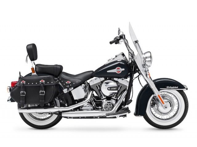 2016年 FLSTC Heritage Softail Classic ビビッドブラック（カタログメイン）