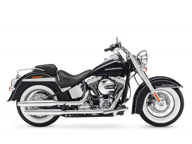 2016年 FLSTN Softail Deluxe ビビッドブラック（カタログメイン）