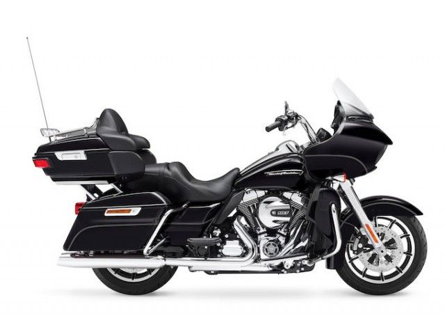 2016年 FLTRU Road Glide Ultra ビビッドブラック（カタログメイン）