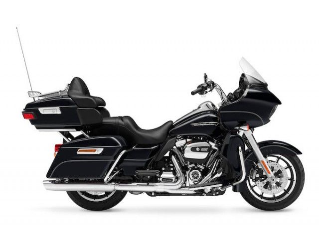 2017年 FLTRU Road Glide Ultra ビビッドブラック（カタログメイン）