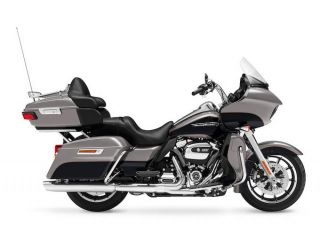 2017年 FLTRU Road Glide Ultraビレットシルバー/ビビッドブラック