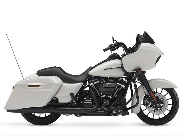 2018年 FLTRXS Road Glide Special （カタログメイン）