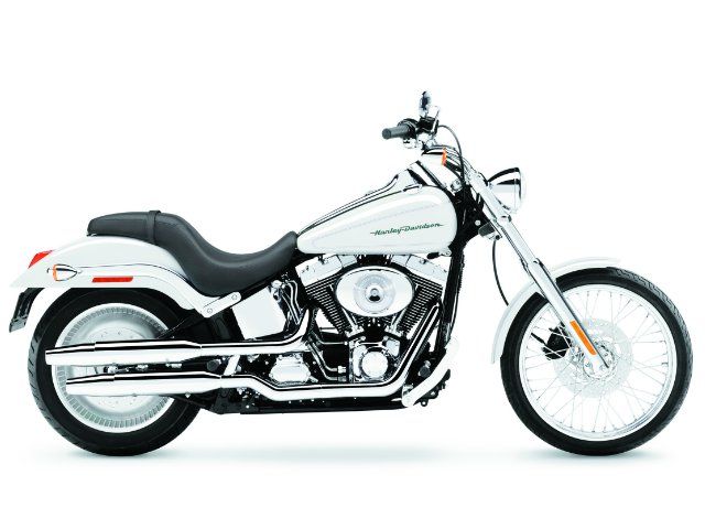 2004年 FXSTD Softail Deuce モノトーンカラー（カタログメイン）
