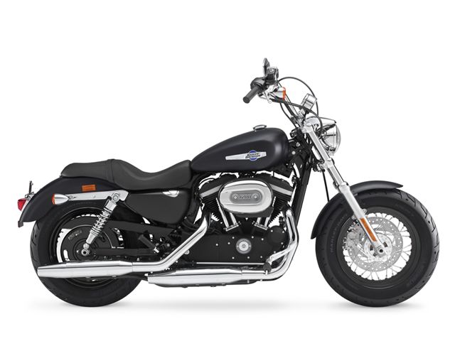 2014年 XL1200CB Limited ブラックデニム（カタログメイン）