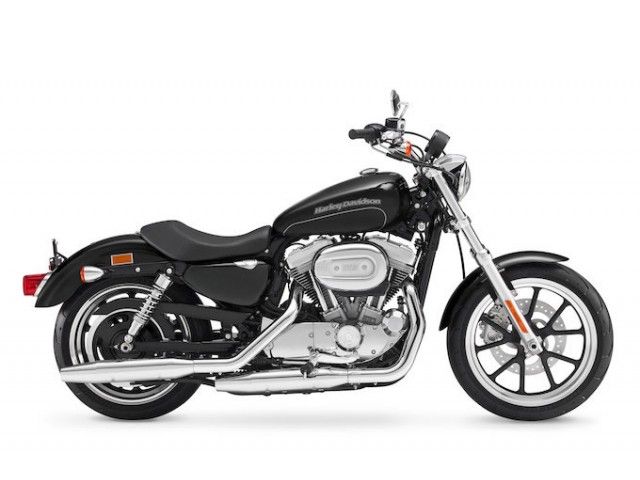 2015年 XL883L Super Low ビビッドブラック（カタログメイン）