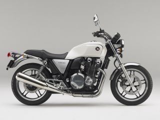 2010年 CB1100 Type 1パールミルキーホワイト