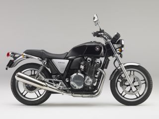 2010年 CB1100 Type 1ダークネスブラックメタリック