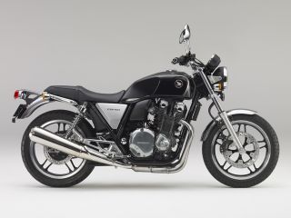 2010年 CB1100 Type 2ダークネスブラックメタリック