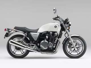 2012年 CB1100パールミルキーホワイト