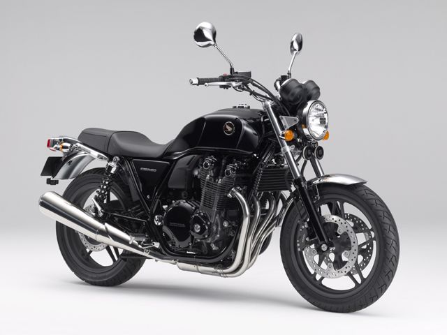 2012年 CB1100 BLACK STYLE グラファイトブラック（カタログメイン）