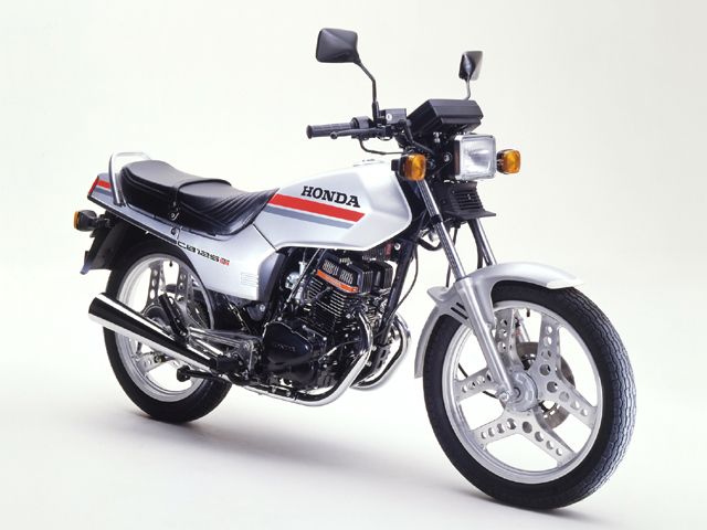 1982年 CB125T シルバー(カタログメイン)