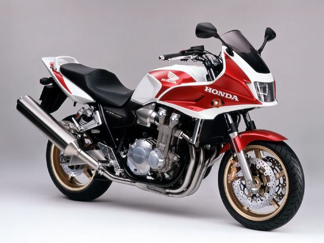 2005年 CB1300 SUPER BOL D'OR パールフェイドレスホワイト/キャンディアルカディアンレッド(カタログメイン)