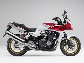 2009年 CB1300 SUPER BOL D'ORパールサンビームホワイト/キャンディーアルカディアンレッド（受注生産車）