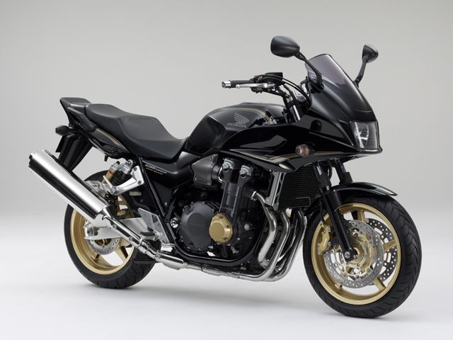 2012年 CB1300 SUPER BOL D'OR グラファイトブラック(カタログメイン)