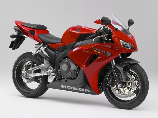 2006年 CBR1000RR ウイニングレッド（カタログメイン）