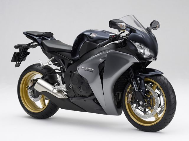 2009年 CBR1000RR ABS パールセイレンブルー（カタログメイン）