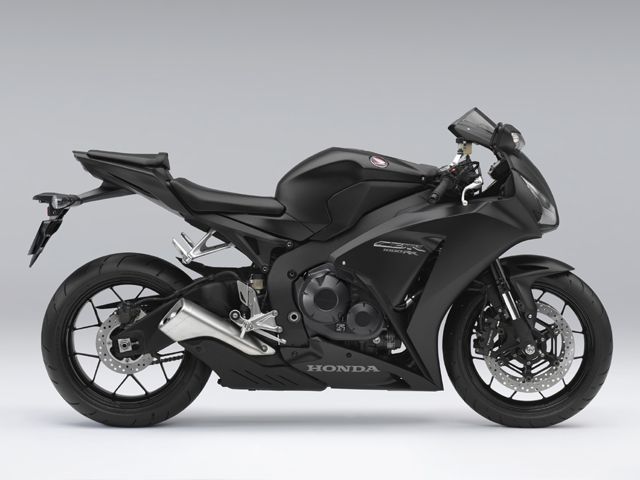 2016年 CBR1000RR マットバリスティックブラックメタリック（カタログメイン）