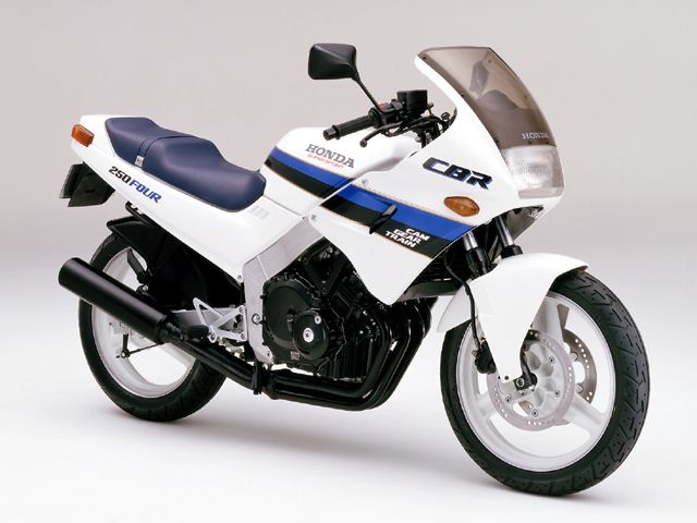1986年 CBR250FOUR ホワイト(カタログメイン)