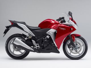 2011年 CBR250R ABSキャンディールビーレッド