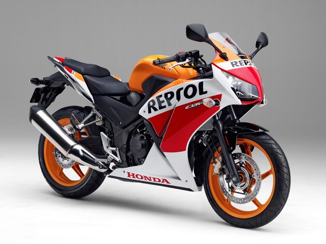 2015年 CBR250R ABS Special Edition ナイトリックオレンジ(スペシャルエディション)(カタログメイン)