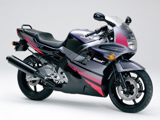 1992年 CBR600F ブラック(カタログメイン)