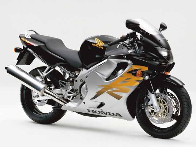 1999年 CBR600F ブラック/ブーンシルバーメタリック（カタログメイン）