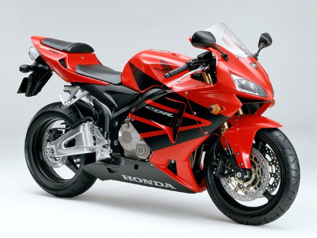 2005年 CBR600RR イタリアンレッド（カタログメイン）