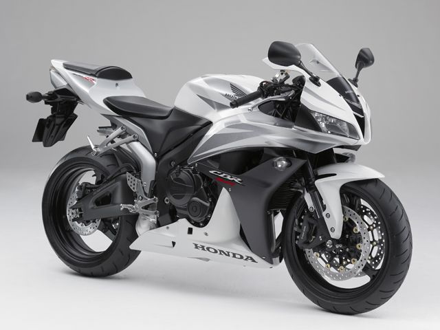 2007年 CBR600RR パールサンビームホワイト(カタログメイン)