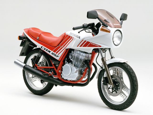 1987年 CBX125F ホワイト/レッド(カタログメイン)