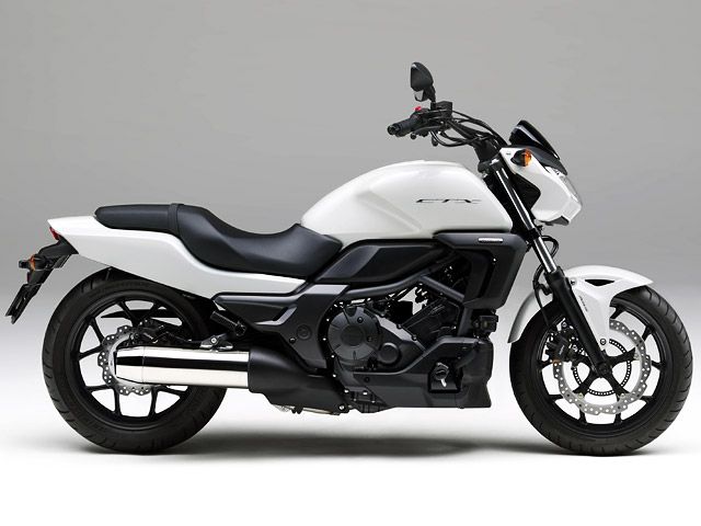 2014年 CTX700N パールフェイドレスホワイト（カタログメイン）
