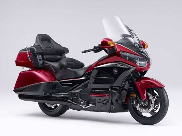 2014年 GOLDWING SE AIRBAG NAVI キャンディープロミネンスレッド（カタログメイン）