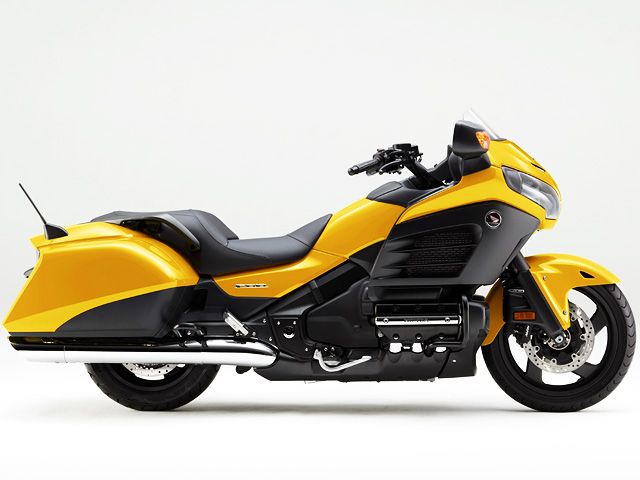 2014年 GOLDWING F6B パールシャイニングイエロー(カタログメイン)