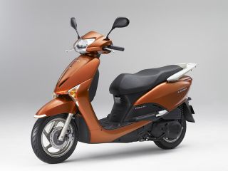 2009年 LEAD（110）アドバンスドオレンジメタリック