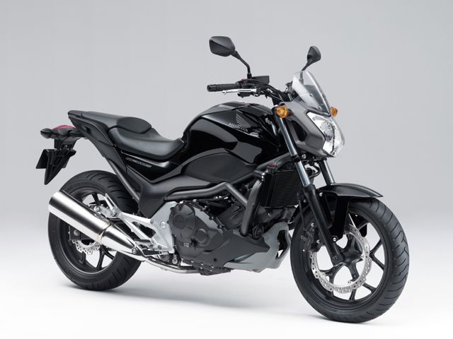 2012年 NC700S グラファイトブラック(カタログメイン)