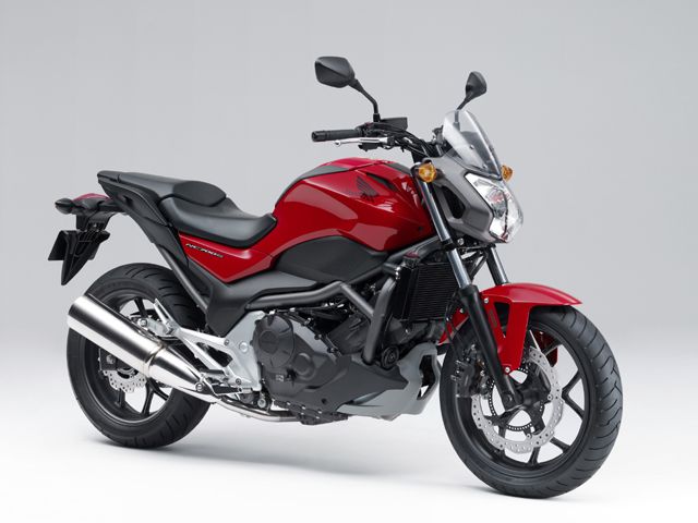 2012年 NC700S ABS マグナレッド（カタログメイン）