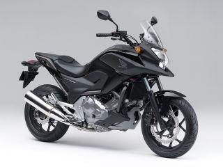 2012年 NC700X ABSダークネスブラックメタリック