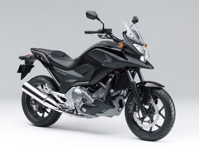 2012年 NC700X Type LD Dual Clutch Transmission ABS ダークネスブラックメタリック(カタログメイン)